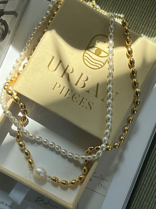 Auflegebild Gift Box und Perlenschmuck